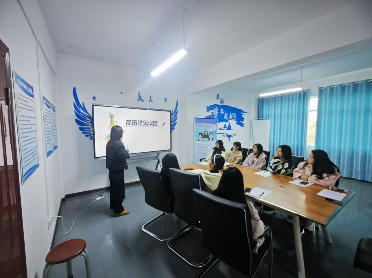 破解“91580”就业密码！黔东南州创新服务为苗岭学子点亮职业星空
