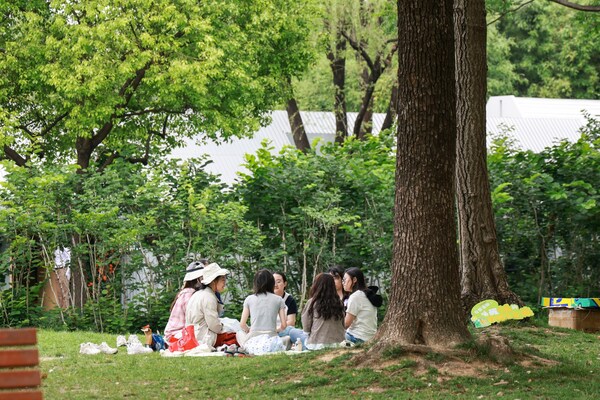 解码青春能量,拥抱真我之美 2025年度爱茉莉太平洋"AMORE能量青年"活力进行时