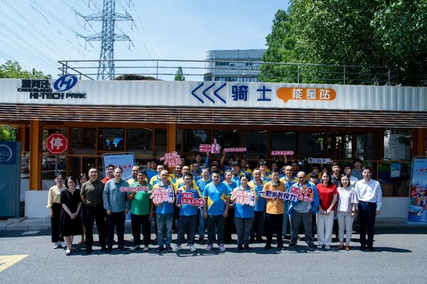 申城高温下，"一瓶水接力"再润城市"毛细血管"