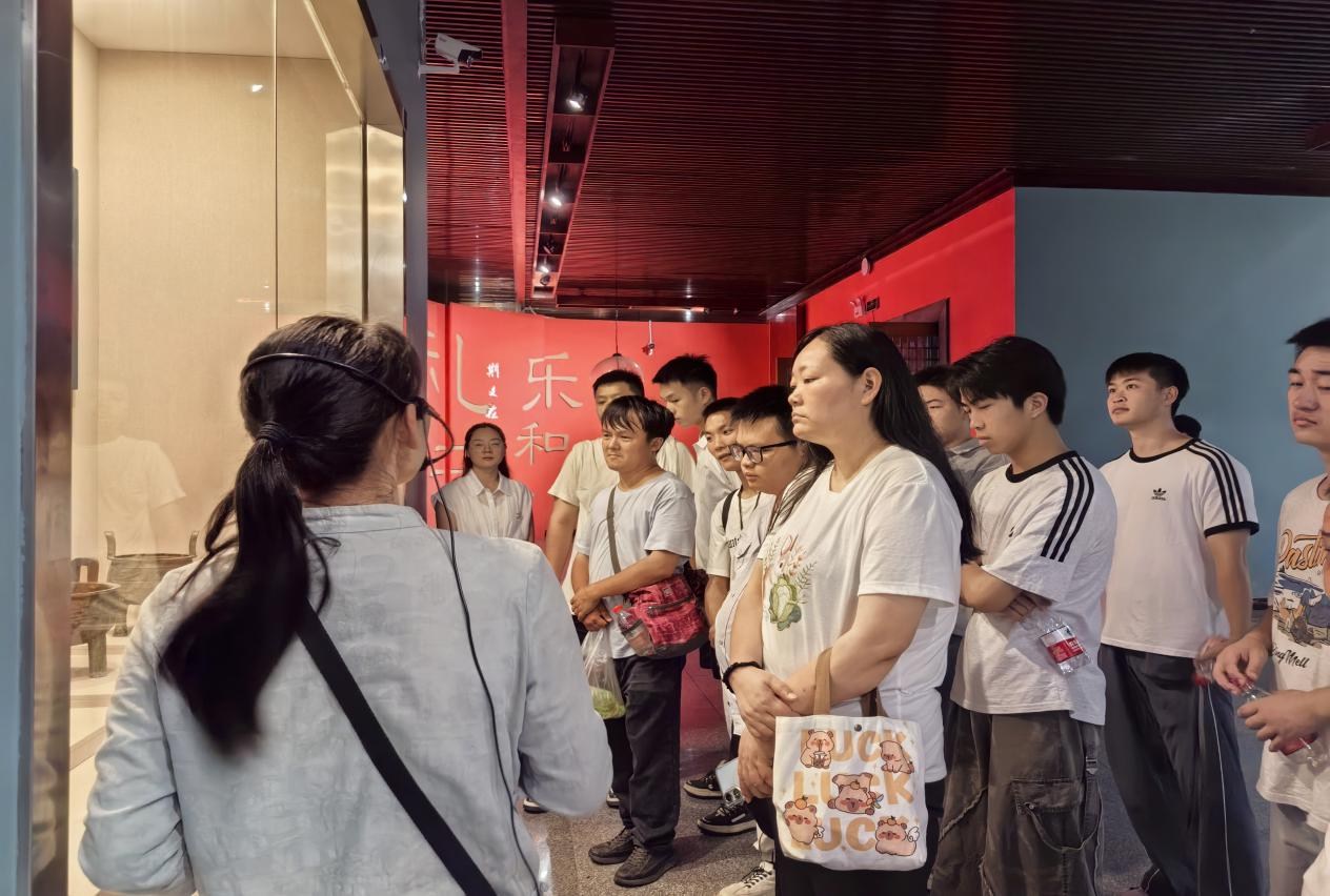 传承文化薪火·激发人才活力—贵阳经开区2025年青年人才研学活动圆满举行