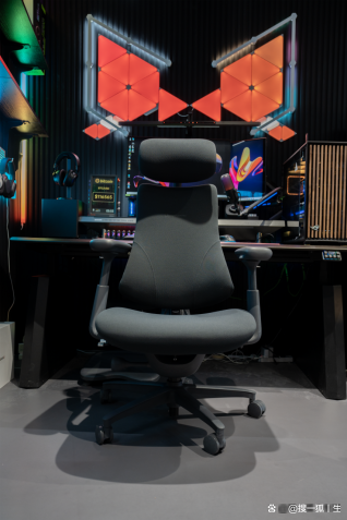 清闲动态人机工学椅亮相第三届“设计深圳”展会