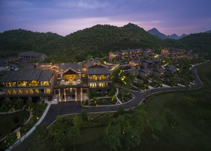 岁末回望：精准匹配高净值消费新趋势，2025凤颐酒店凭口碑创实绩