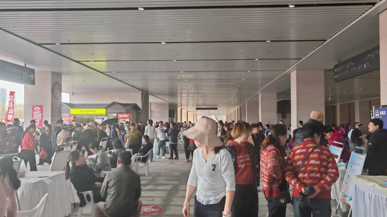 贵安新区湖潮乡2026年春风行动暨就业援助季专场招聘会成功举办