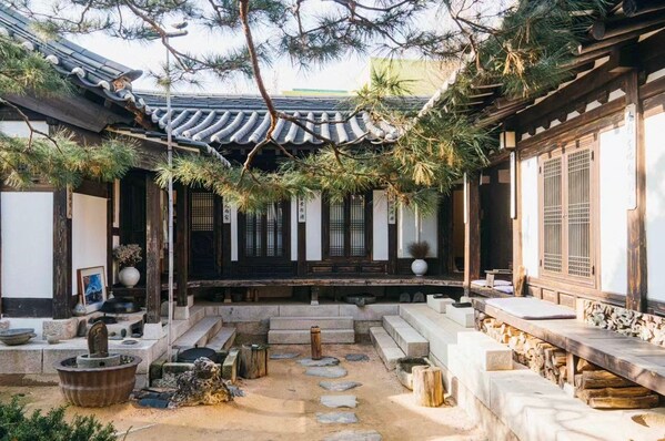 Airbnb爱彼迎发布五一假期出境游趋势：短途韩国霸榜，远行欧洲升温，都市漫游与自然旅行双线开花