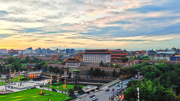 在西安，来自世界各地的市长共同探讨丝路城市发展的实践路径